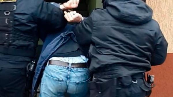 Полицейские задержали мужчину, вымогавшего деньги за разбитую машину